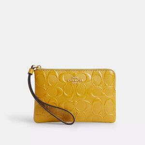 RARE Coach Corner Zip Wristlet In Signature Leather # CT992